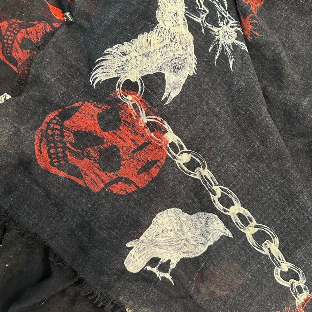 Alexander McQueen Black Scarf with Red and White Graphics - Picture 3 of 7